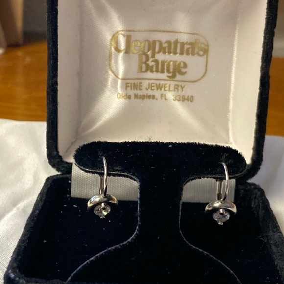 Diamond earrings - Picture 1 of 3